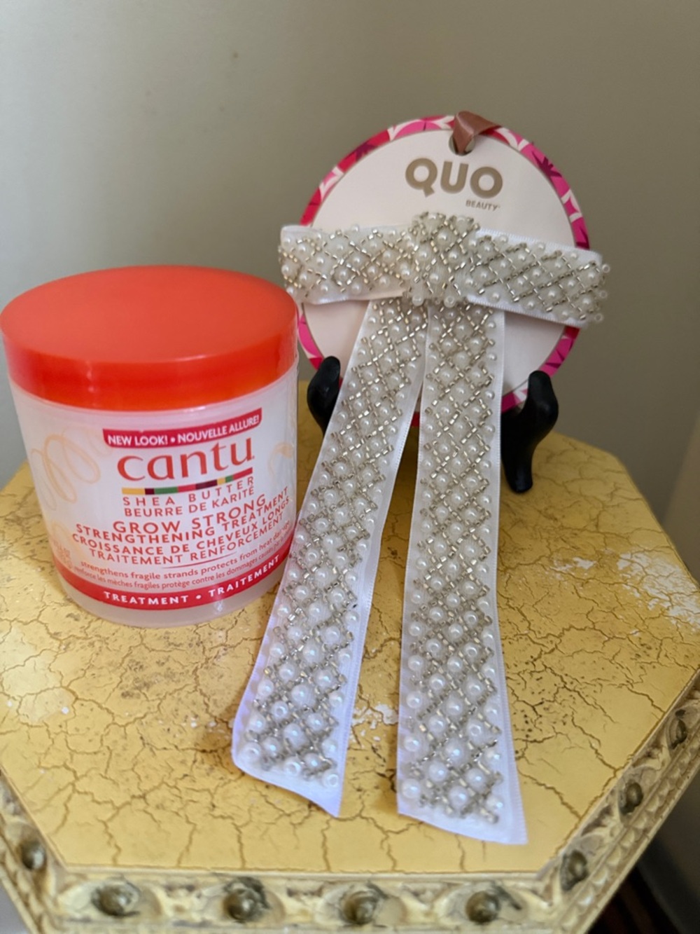 Cantù strength treatment.QUO White Beaded Bow Hair Barrette
